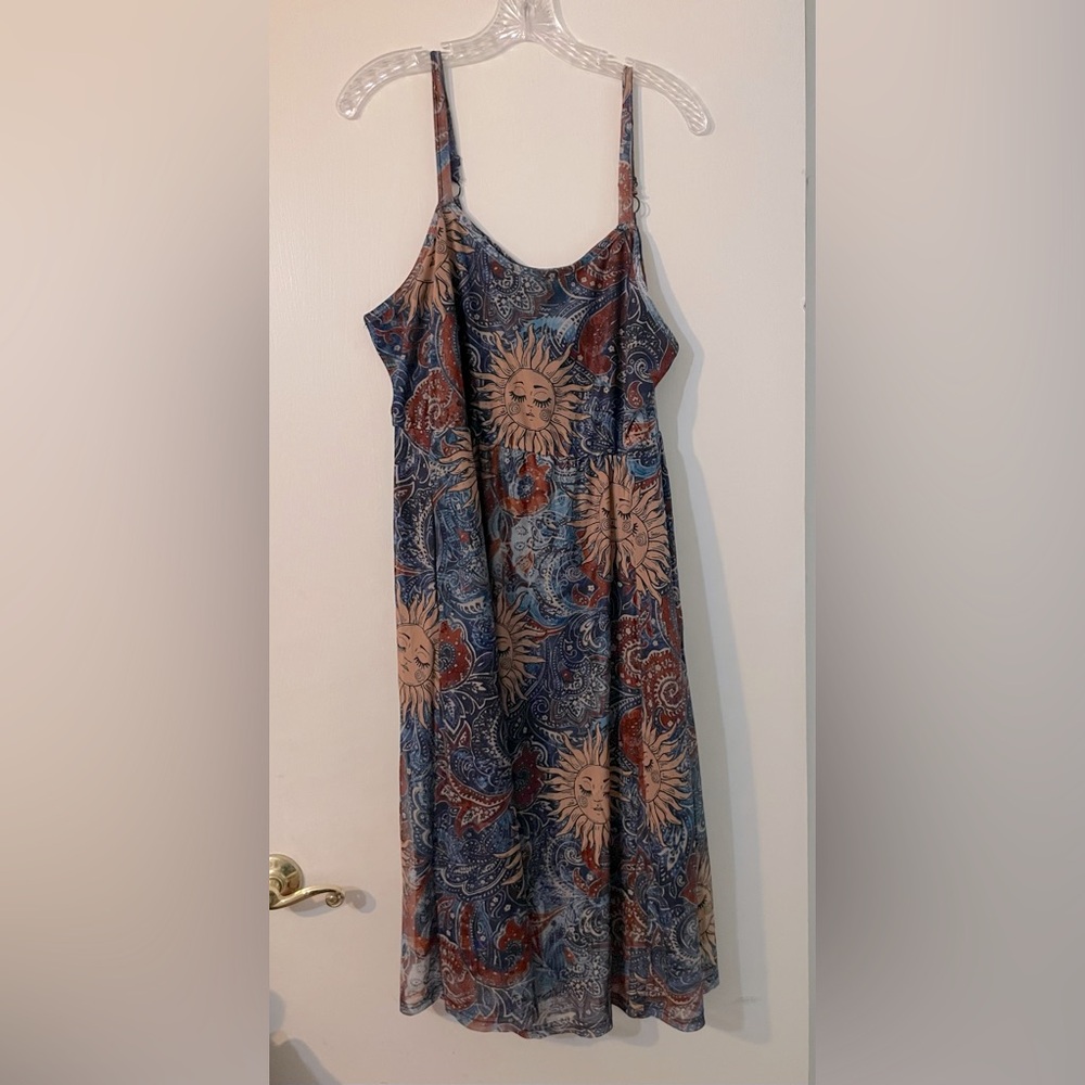 BloomChic NWOT Spaghetti Strap Sun Print Lined Dress with Pockets Sz 14-16